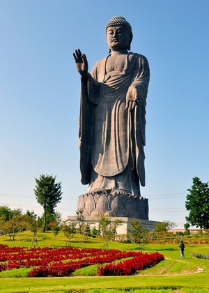 Статуя Будды Амитабхи