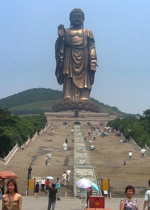 Статуя Будды в Уси